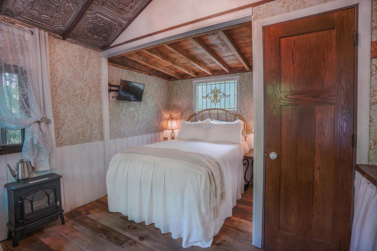 Vintage Wild West Tiny Hotel In The Woods! Pine City Экстерьер фото