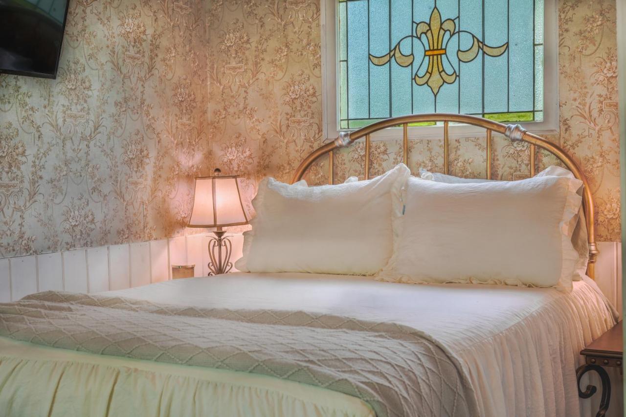 Vintage Wild West Tiny Hotel In The Woods! Pine City Экстерьер фото