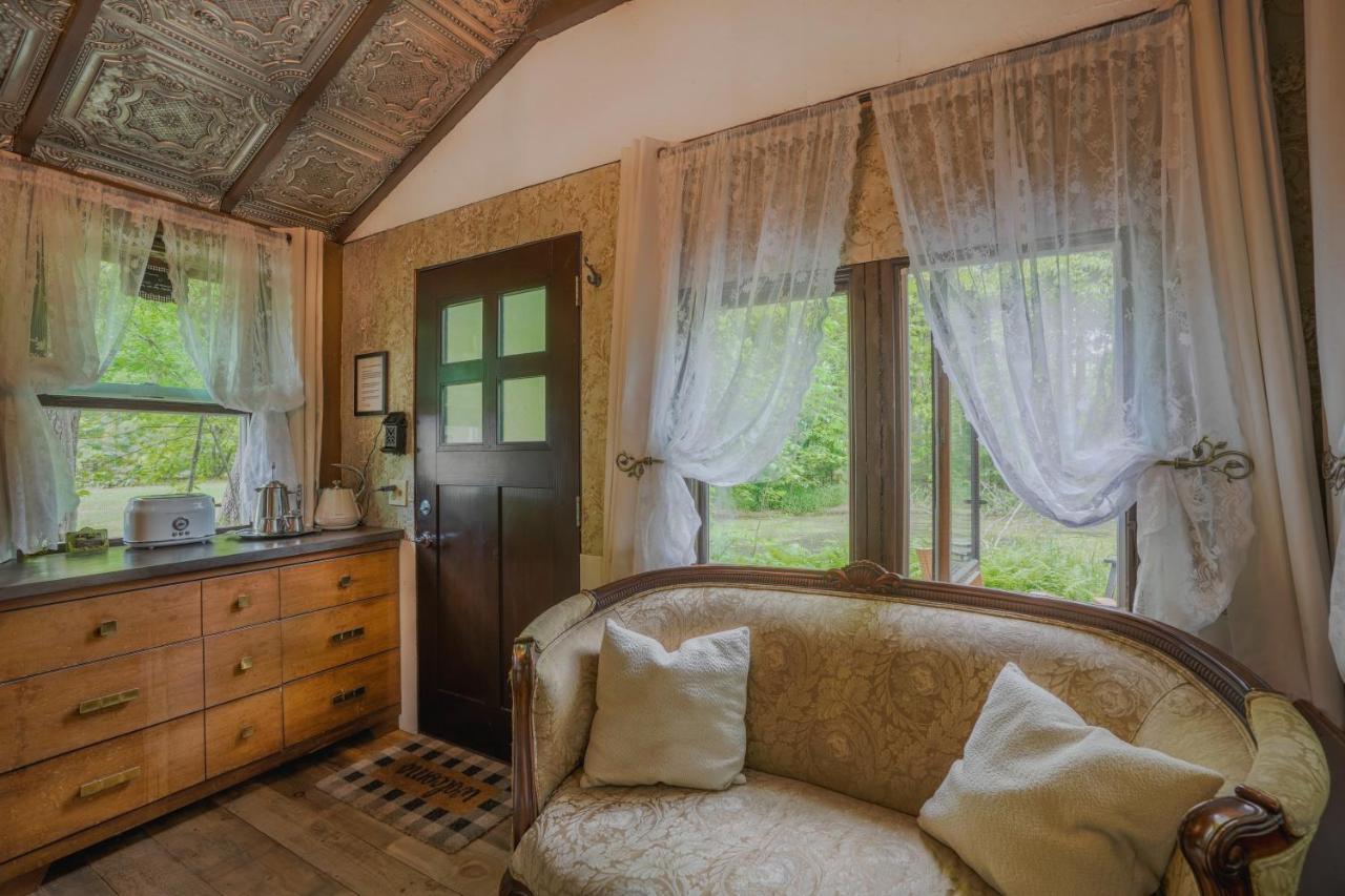 Vintage Wild West Tiny Hotel In The Woods! Pine City Экстерьер фото