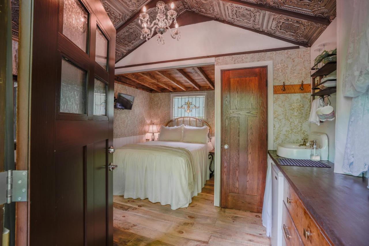 Vintage Wild West Tiny Hotel In The Woods! Pine City Экстерьер фото